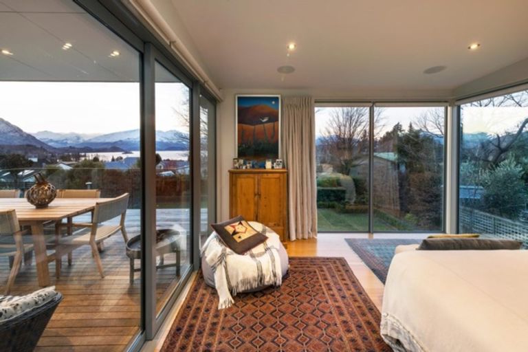 Photo of property in 28 Kennedy Crescent, Wanaka, 9305