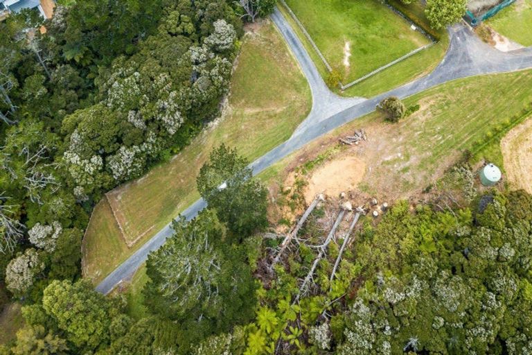 Photo of property in 211a Schnapper Rock Road, Schnapper Rock, Auckland, 0632