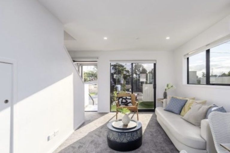 Photo of property in 1/22 Yeovil Road, Te Atatu Peninsula, Auckland, 0610