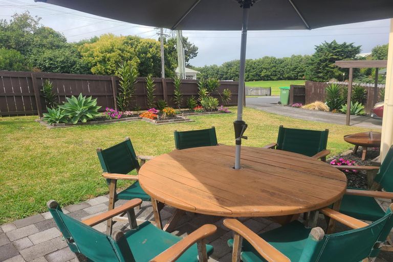 Photo of property in 2c Waiari Road, Conifer Grove, Takanini, 2112