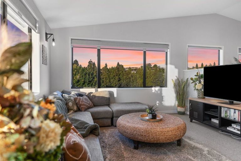 Photo of property in 16 Mearns Way, Ohauiti, Tauranga, 3112