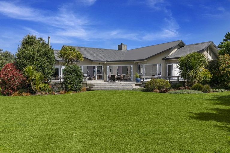 Photo of property in 296 Oaia Road, Muriwai, Waimauku, 0881