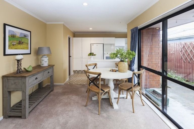 Photo of property in 2/27 Waimairi Road, Upper Riccarton, Christchurch, 8041