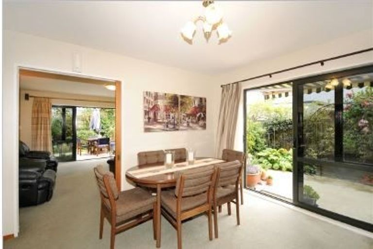 Photo of property in 2 Yarrum Lane, Avonhead, Christchurch, 8042