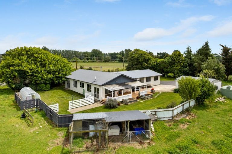 Photo of property in 178 Waikawa Beach Road, Manakau, Levin, 5573