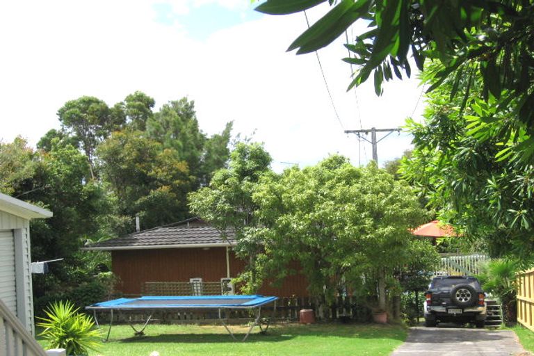 Photo of property in 2e Waterview Road, Stanley Point, Auckland, 0624