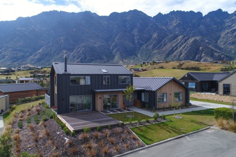 Photo of property in 6 Polperro Court, Jacks Point, Queenstown, 9371