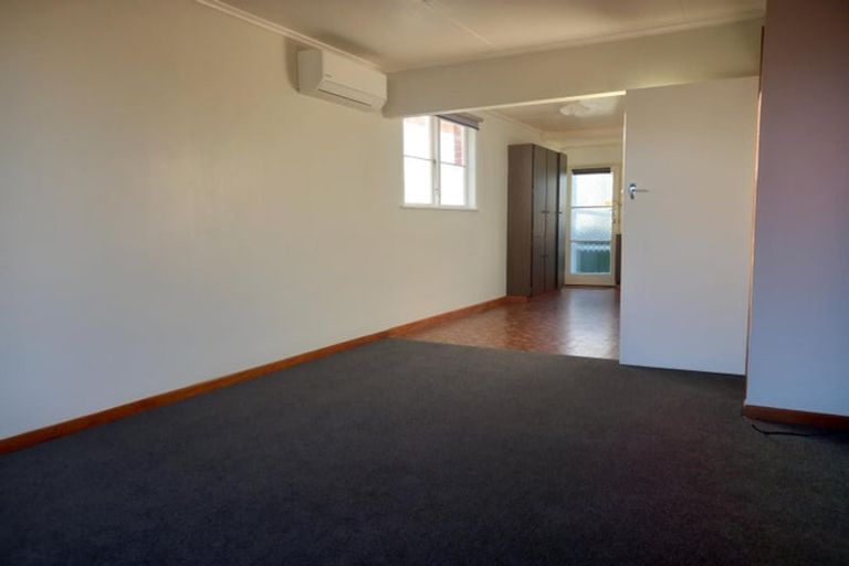 Photo of property in 2/290 Carrington Street, Vogeltown, New Plymouth, 4310