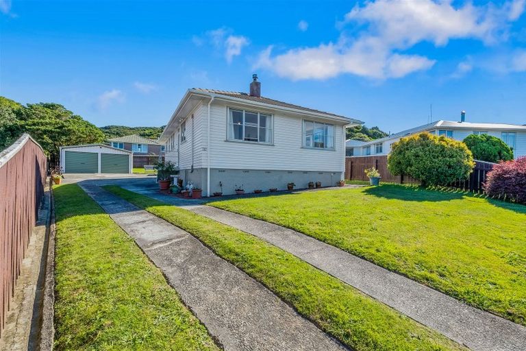 Photo of property in 32 Rangituhi Crescent, Takapuwahia, Porirua, 5022