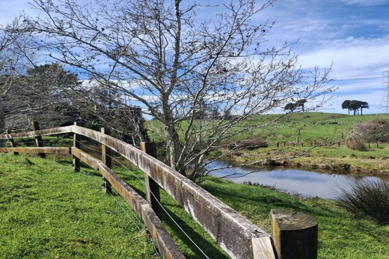 Photo of property in 841 Frankley Road, Hurworth, New Plymouth, 4371