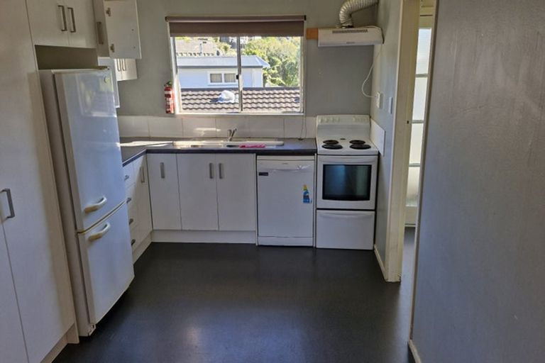 Photo of property in 2/112 Dowse Drive, Maungaraki, Lower Hutt, 5010