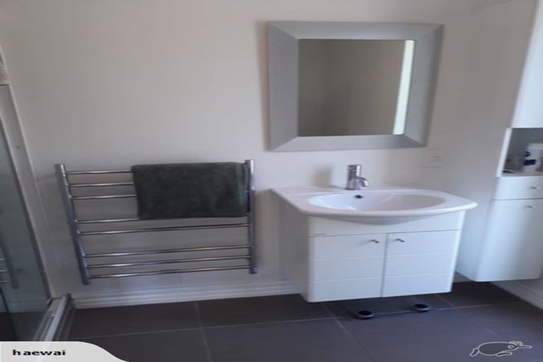 Photo of property in 73 Hungerford Road, Houghton Bay, Wellington, 6023