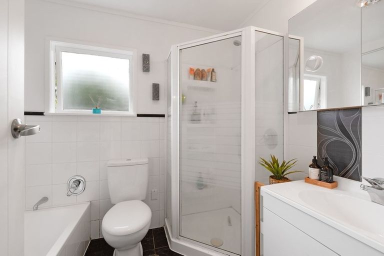 Photo of property in 20 Montclair Rise, Browns Bay, Auckland, 0630