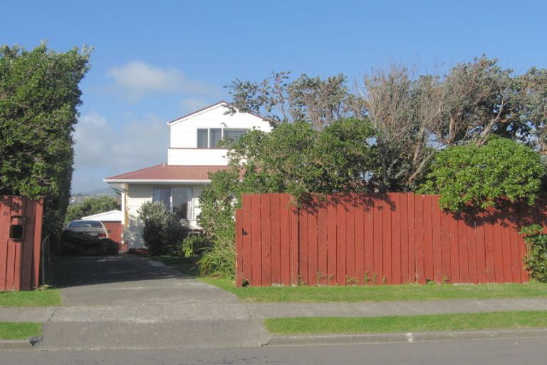 Photo of property in 5 Humphreys Grove, Titahi Bay, Porirua, 5022