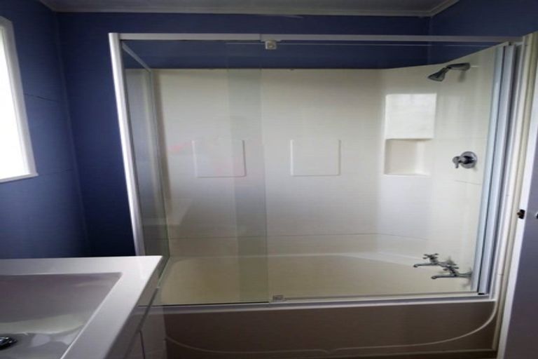 Photo of property in 17 Vina Place, Massey, Auckland, 0614