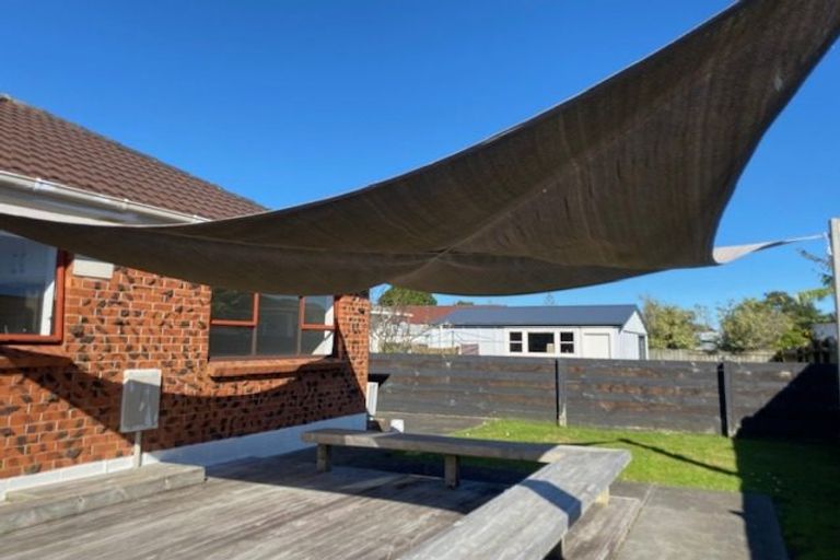 Photo of property in 2/2 Casuarina Road, Half Moon Bay, Auckland, 2012