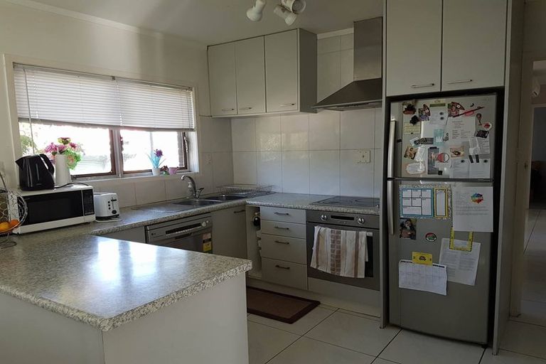 Photo of property in 1/240 Forrest Hill Road, Forrest Hill, Auckland, 0620