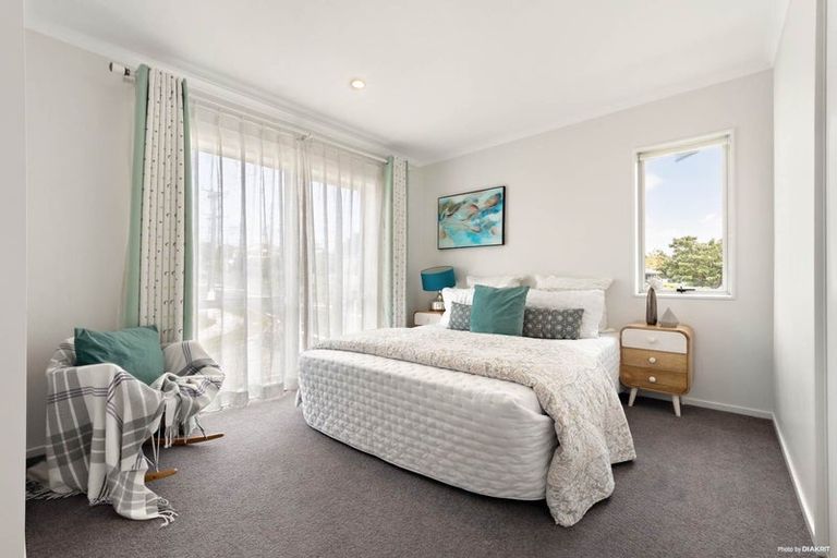 Photo of property in 1 Ambar Ridge Avenue, Massey, Auckland, 0614