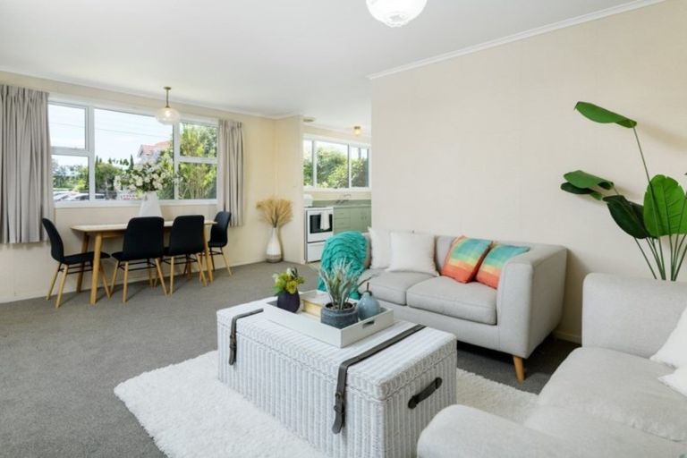 Photo of property in 1/92 Ngatai Road, Otumoetai, Tauranga, 3110