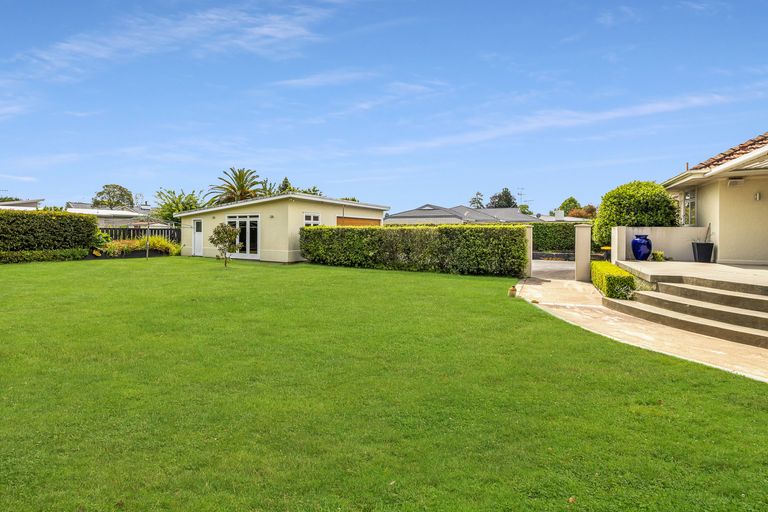 Photo of property in 175 Victoria Street, Cambridge, 3434