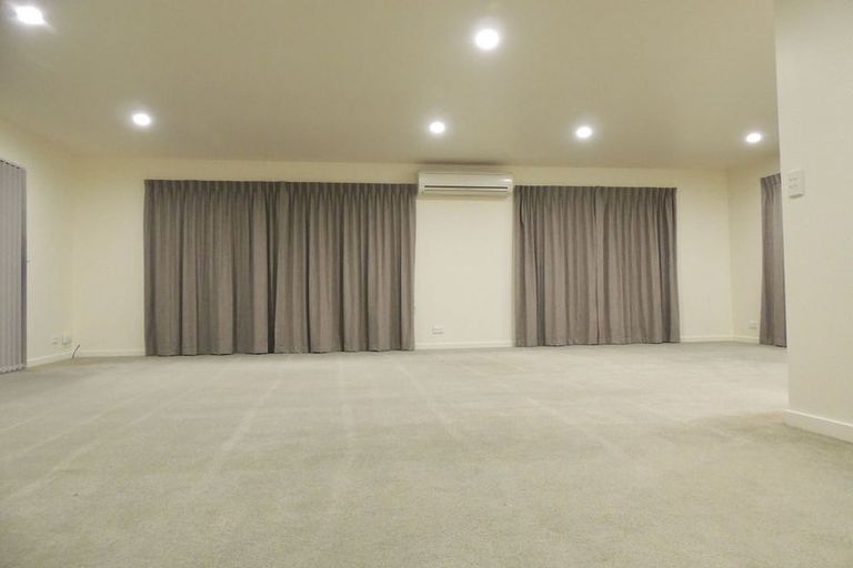 Photo of property in 1/73 Birkdale Road, Birkdale, Auckland, 0626