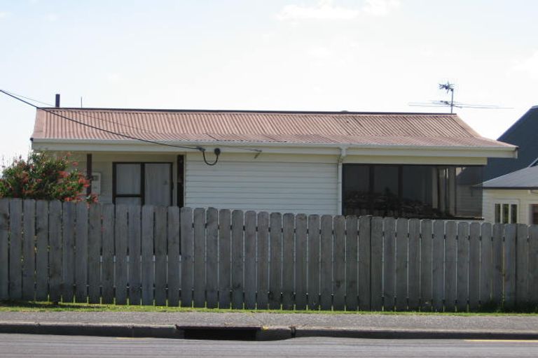 Photo of property in 1/139 Carlisle Road, Northcross, Auckland, 0632