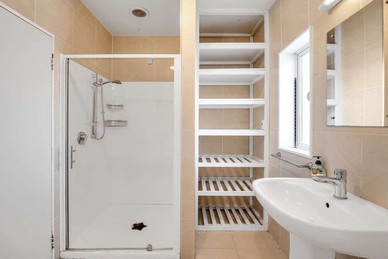 Photo of property in 139d High Street, Oxford, 7430