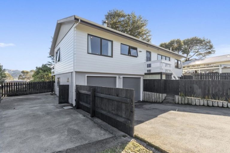 Photo of property in 18 Oaklands Grove, Clouston Park, Upper Hutt, 5018
