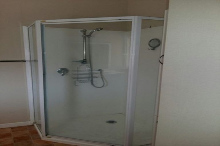 Photo of property in 13 Youngs Road, Papakura, 2110