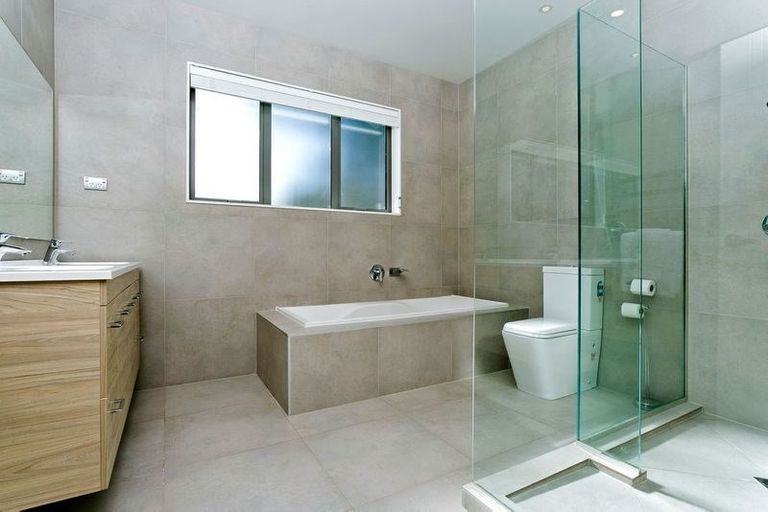 Photo of property in 106 Admirals Court Drive, Greenhithe, Auckland, 0632