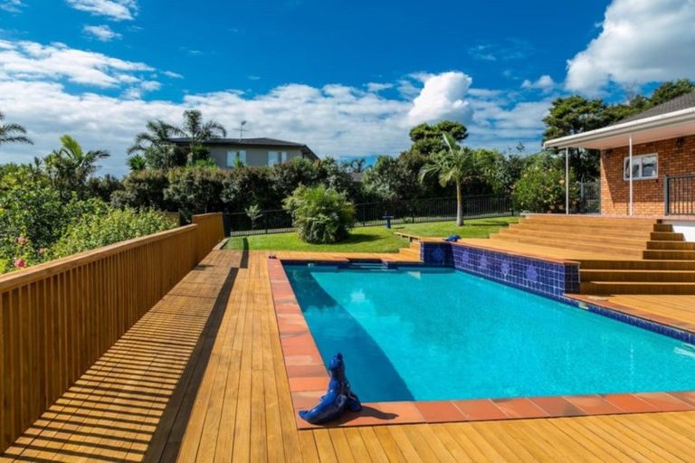 Photo of property in 21 Waipuia Place, Greenhithe, Auckland, 0632