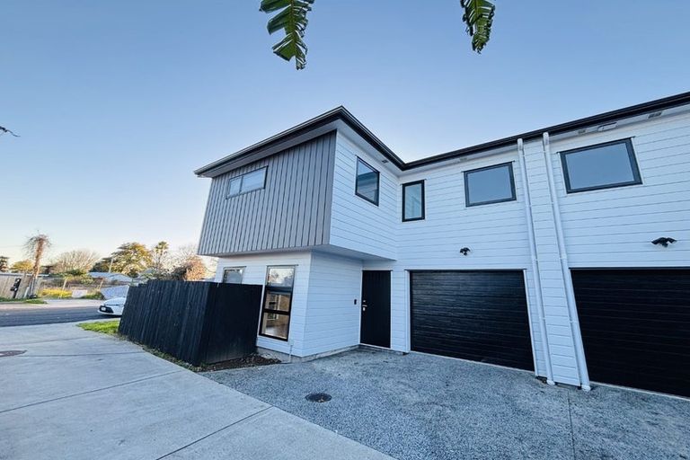 Photo of property in 2/2 Smiths Avenue, Papakura, 2110