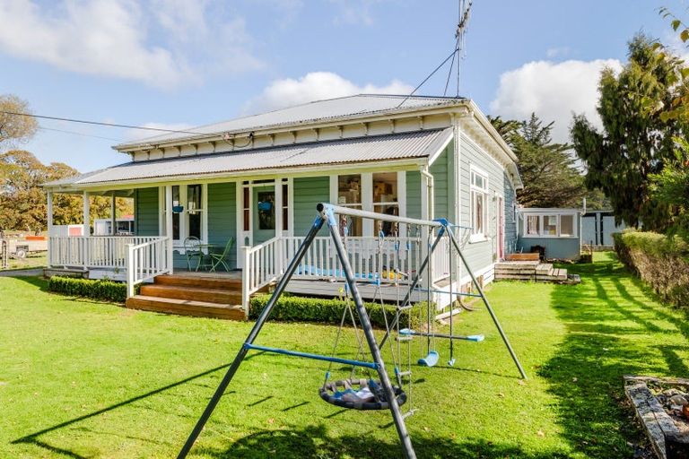 Photo of property in 37 Newman Road, Eketahuna, 4900