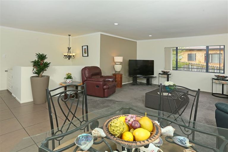 Photo of property in 70 San Valentino Drive, Henderson, Auckland, 0612