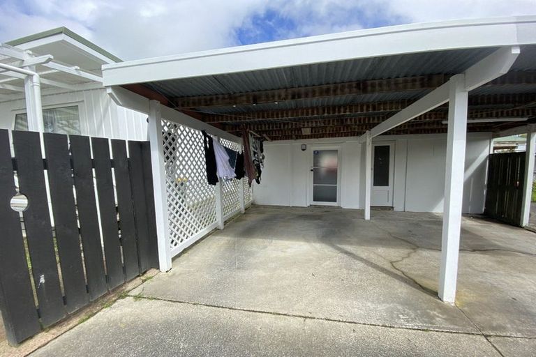 Photo of property in 4/176 Henderson Valley Road, Henderson, Auckland, 0612