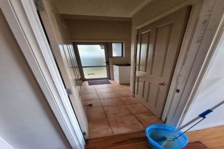 Photo of property in 38 Tyrico Close, Unsworth Heights, Auckland, 0632