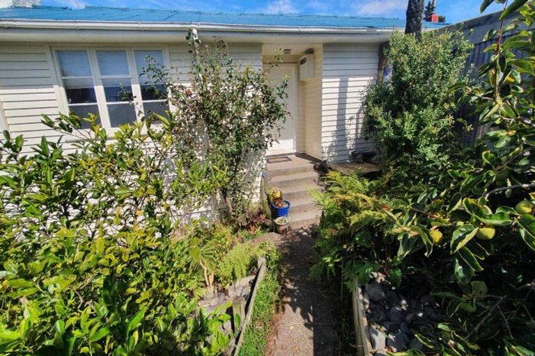 Photo of property in 22 Banks Street, Marfell, New Plymouth, 4310