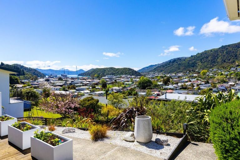 Photo of property in 8 Dorset Street, Picton, 7220