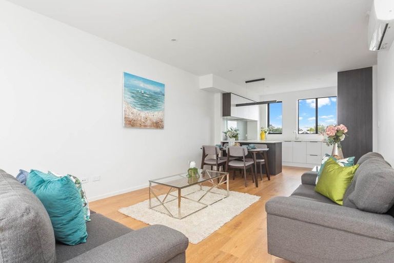 Photo of property in 3/2a Cambridge Road, Manurewa, Auckland, 2102