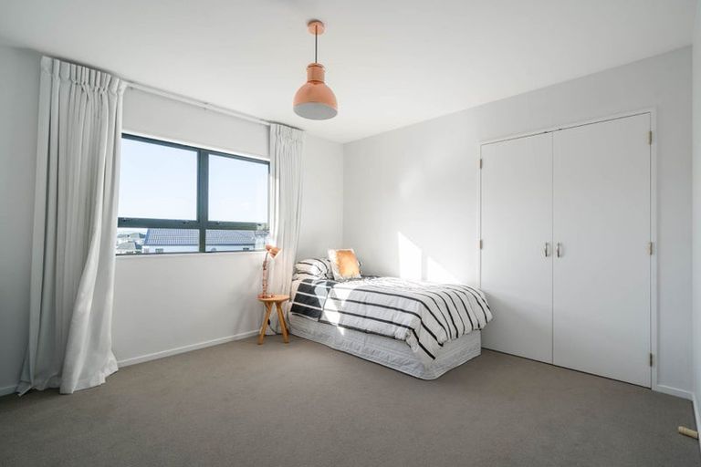 Photo of property in 117 Woodman Drive, Tawa, Wellington, 5028