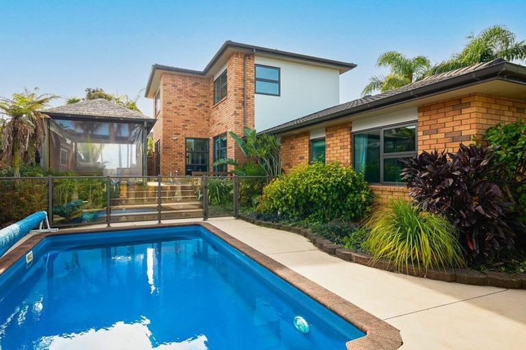 Photo of property in 22 Travis View Drive, Fairview Heights, Auckland, 0632
