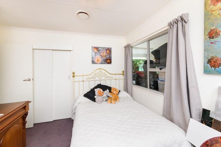Photo of property in 16 Antrim Place, Hokowhitu, Palmerston North, 4410