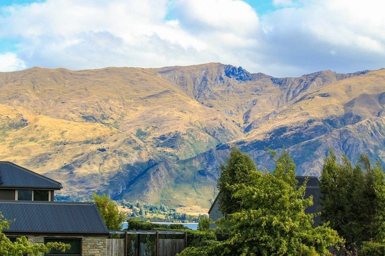 Photo of property in 10 Sunnyside Lane, Wanaka, 9305