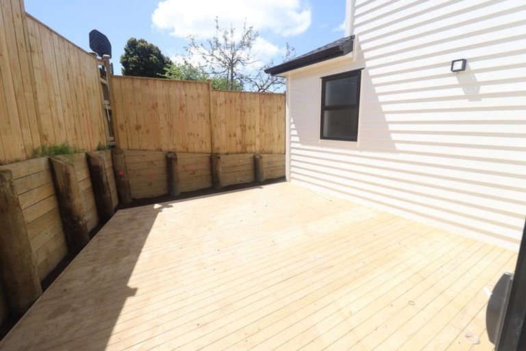 Photo of property in 6c St Catherine Crescent, West Harbour, Auckland, 0618