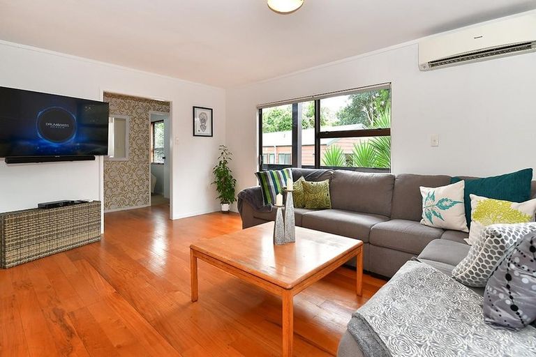 Photo of property in 3/427 Don Buck Road, Massey, Auckland, 0614