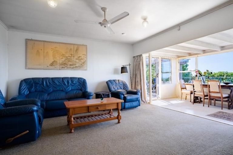 Photo of property in 453 Scenic Drive, Waiatarua, Auckland, 0612