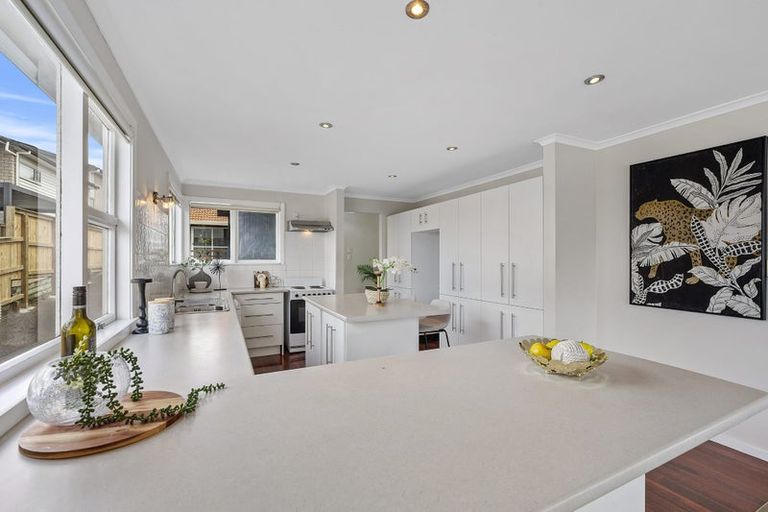 Photo of property in 1/52 Beulah Avenue, Rothesay Bay, Auckland, 0630