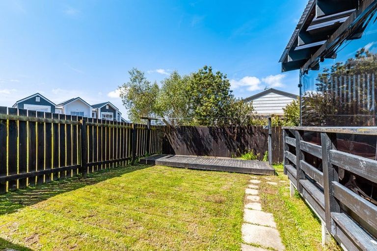 Photo of property in 41 Cleat Street, Whitby, Porirua, 5024