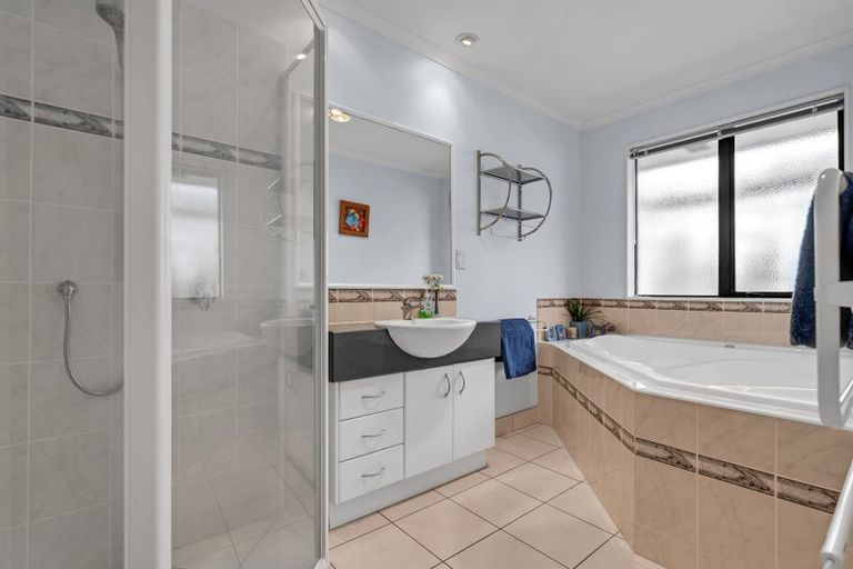Photo of property in 41 Chadlington Avenue, Henderson, Auckland, 0612
