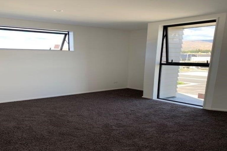 Photo of property in 6 Matakanui Lane, Wanaka, 9305